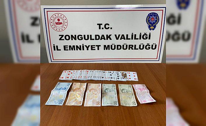 Karadeniz Ereğli'de kahvehanede kumar oynayan 5 kişiye para cezası