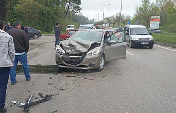 Samsun'da hafif ticari araç ile otomobilin çarpıştığı kazada 6 kişi yaralandı