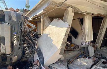 Samsun'da kamyonun üzerine devrildiği tek katlı ev yıkıldı