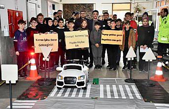 Türkeli'de sürücüler ve çocuklara trafik bilgilendirmesi yapıldı