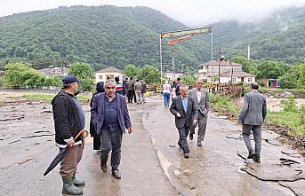 Bafra'da sağanak su baskınlarına neden oldu