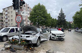 Kastamonu'da iki otomobilin çarpıştığı kazada 4 kişi yaralandı