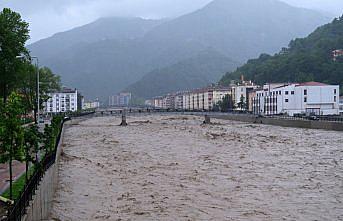 Kastamonu'nun Bozkurt ilçesinde şiddetli yağış nedeniyle eğitime ara verildi