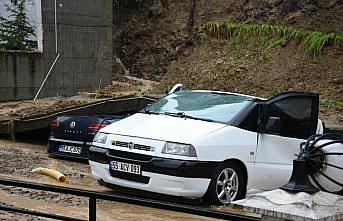 Samsun'da 5 araç çöken istinat duvarının altında kaldı