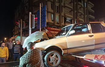 Samsun'da taksi ile otomobilin çarpıştığı kazada 6 kişi yaralandı