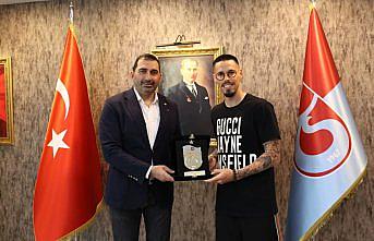 Trabzonspor'dan, futbolu bırakan Marek Hamsik'e teşekkür plaketi