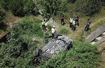 Anadolu Otoyolu'nda şarampole devrilen otomobilin sürücüsü öldü