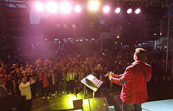 Coşkun Sabah Düzce'de konser verdi