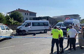 Düzce'de 2 araçla çarpışan motosikletin sürücüsü öldü, 2 çocuğu ağır yaralandı