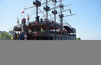 Düzce'de tatilciler “Pusula Katamaran“ ile deniz turu yapıyor