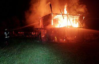 Gerede'de yanan ahşap ev kullanılamaz hale geldi