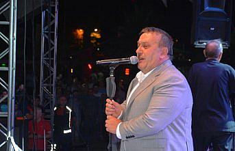 İsmail Türüt, Akçakoca'da sahne aldı