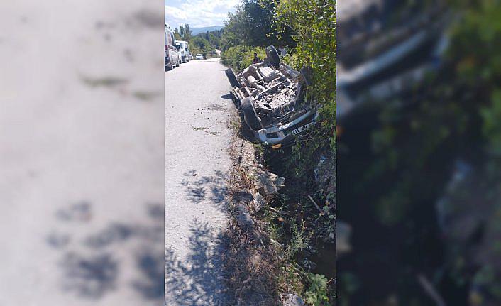 Kastamonu'da kamyonetin şarampole devrilmesi sonucu sürücü öldü, 3 çocuk yaralandı