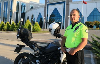 Samsun'da motosikletli gence nasihatte bulunan trafik polisi Yıldırım, o anları anlattı:
