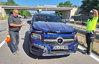 Bafra'da tırın dorsesine çarpan otomobilin sürücüsü yaralandı