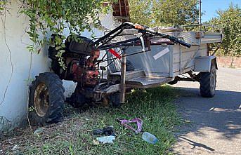 Düzce'de bahçe duvarına çarpan tarım aracındaki 4 kişi yaralandı