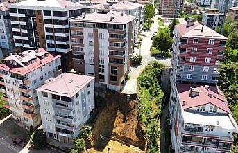 Giresun'da bahçe duvarı çöken 7 katlı bina boşaltıldı