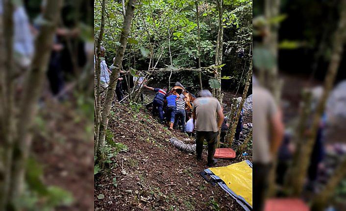 Giresun'da dere yatağına devrilen otomobilde 1 kişi öldü, 4 kişi yaralandı
