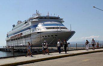 Kruvaziyer “Astoria Grande“ 899 yolcusuyla Sinop Limanı'na demirledi