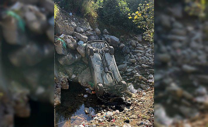 Sinop'ta dereye devrilen otomobildeki 5 kişi yaralandı