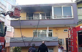 Ayancık'ta yangın dairede hasara neden oldu