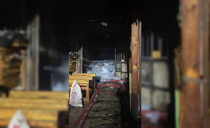 Bolu'da palet dükkanında çıkan yangın büyümeden söndürüldü