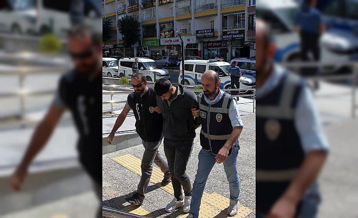 Çorum'da bıçaklı kavgada 1 kişiyi öldüren, 1 kişiyi yaralayan zanlı tutuklandı