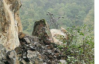 Giresun'da Espiye-Ericek grup yolu, heyelan nedeniyle ulaşıma kapandı