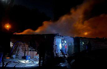 Kastamonu'da şantiyede çıkan yangında 2 konteyner zarar gördü