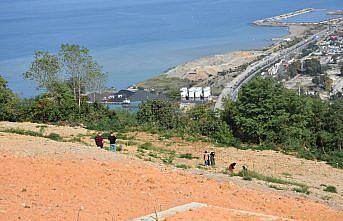 Trabzon'da deniz manzaralı alandaki mezar yerlerinin satışı öncesi yoğunluk yaşandı