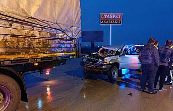 Amasya’da tıra çarpan pikabın sürücüsü yaralandı
