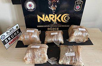 Anadolu Otoyolu'nda durdurulan otomobilde  8 kilo 90 gram sentetik uyuşturucu ele geçirildi