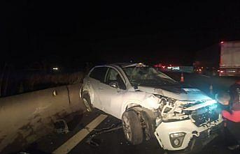 Anadolu Otoyolu'nda iki otomobil çarpıştı, 2 kişi yaralandı