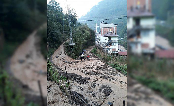 Artvin'de şiddetli yağış etkili oluyor