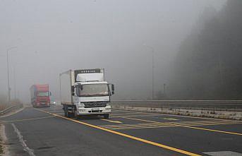 Bolu Dağı'nda sis görüş mesafesini düşürdü