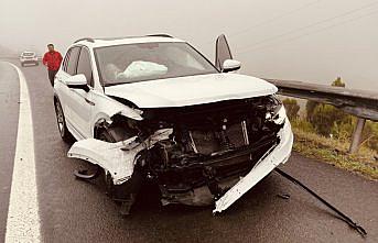 Bolu'da bariyere çarpan cipin sürücüsü yaralandı