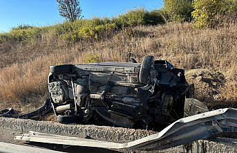 Bolu'da bariyere çarpan otomobilin sürücüsü yaralandı