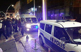 Çorum'da 2 kişi bıçaklı saldırıda yaralandı