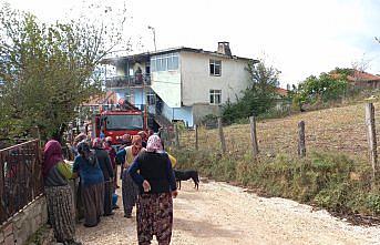 Düzce'de iki katlı evde çıkan yangın söndürüldü