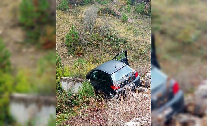 Karabük'te şarampole devrilen otomobilin sürücüsü yaralandı