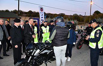 Karabük'te sürücülere reflektif yelek dağıtıldı