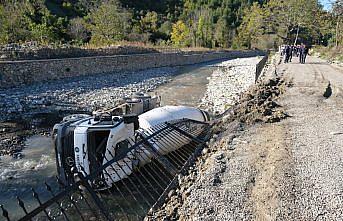 Kastamonu'da devrilen beton mikserinin sürücüsü öldü