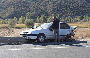 Kastamonu'da iki otomobilin çarpıştığı kazada karı koca yaralandı