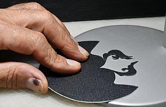 Kendine özgü teknikle hat sanatına “yeni boyut“ kazandırdı