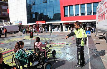 Mobil trafik eğitim tırı ile Havza'da çocuklara eğitim verildi