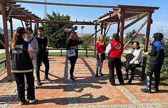 Sinop'ta polis üniversite öğrencilerini bilgilendirdi