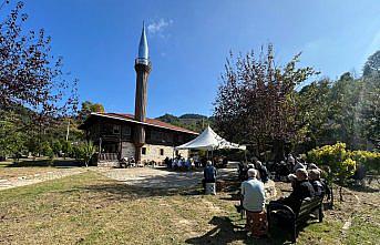 Tarihi Hemşin Camisi'nde geleneksel mevlit programı düzenlendi