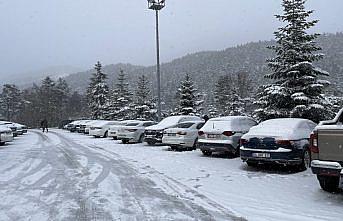 Abant Gölü Milli Parkı'nda kar kalınlığı 10 santimetreye ulaştı