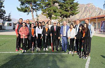 Amasyalı genç hokeyciler ders aralarında Türkiye Şampiyonası'na hazırlanıyor