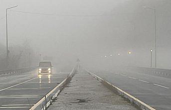 Bolu Dağı'nda sağanak ve sis etkili oldu